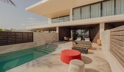 Junior Suite Swim-Up Ocean Front	