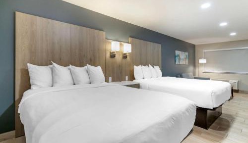 Junior Queen Suite with Two Queen Beds and Sofa Bed - Non-Smoking