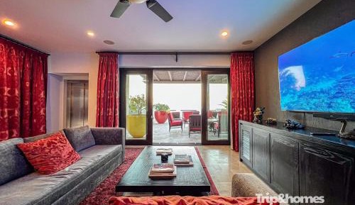One-Bedroom Apartment with Sea View and Balcony