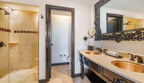One Bedroom Deluxe King Suite with Pool View and Balcony