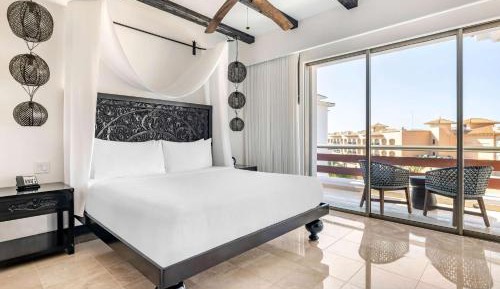One Bedroom King Suite with Balcony