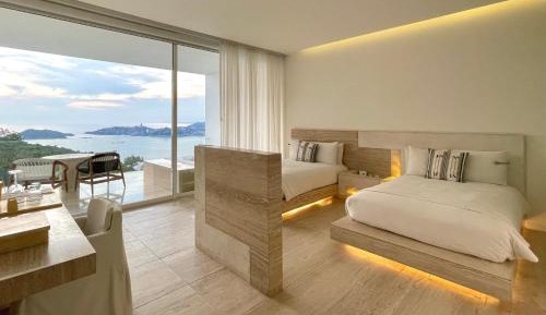 Double Suite with Balcony 