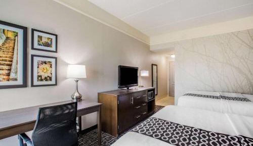 Deluxe Queen Room with Two Queen Beds