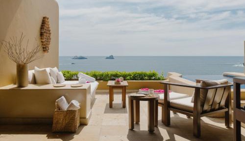 Romance Deluxe Suite - Oceanfront