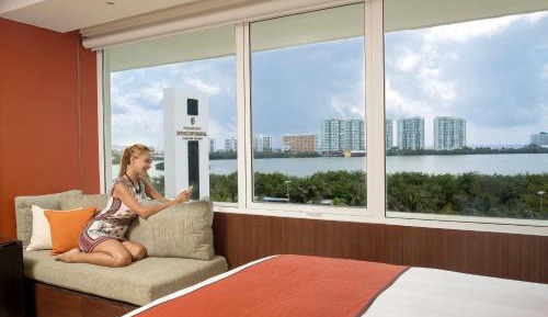 Classic Queen Room with Two Queen Beds and Lagoon View
