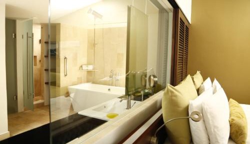 Intercontinental Club Room with Ocean View