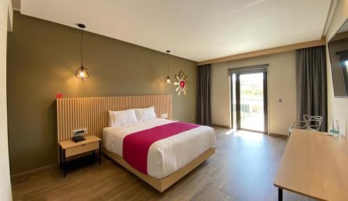 Standard King Room - Non-Smoking