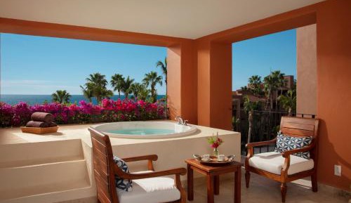 Deluxe Ocean View Room with Hot Tub and Double Beds