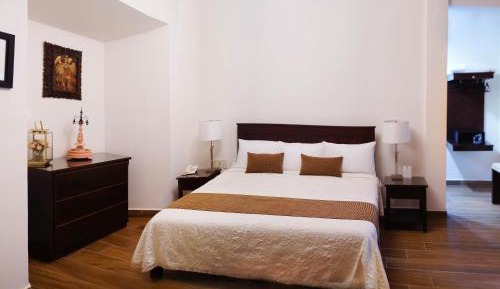 Deluxe Queen Room