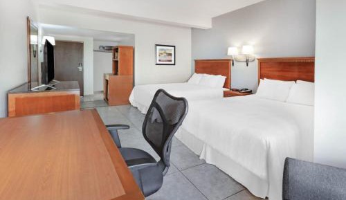 Business Queen Room with Two Queen Beds - Non-Smoking
