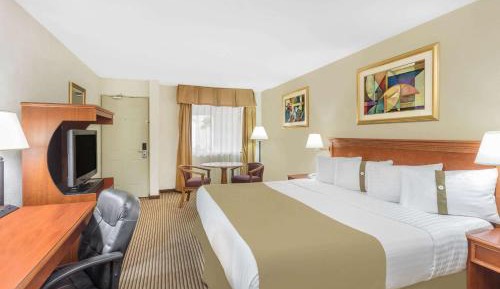 King Suite - Disability Access/Non-Smoking
