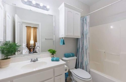 Edinburg Apartment | Designer Trendy apartment!