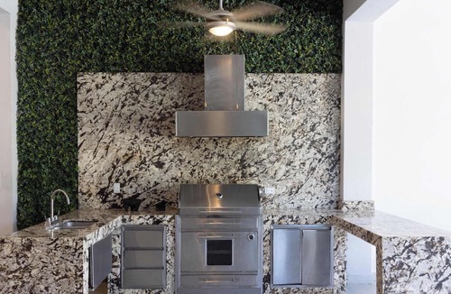Santiago House | Luxurious Getaway with Private Pool & Garden