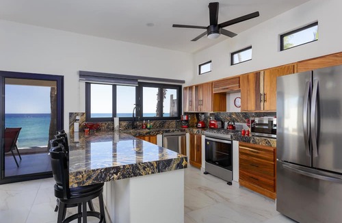Buenavista House | Beachfront 2 BR Home