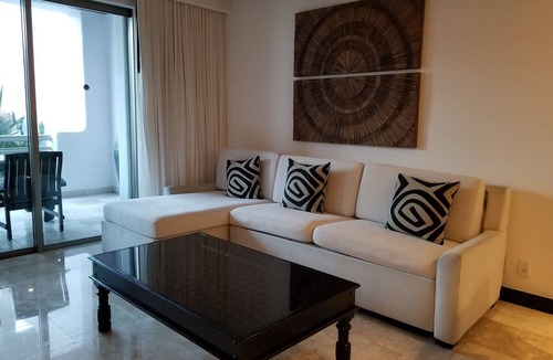 Campo de Golf Fonatur Resort | Hilton Cabo Azul Resort and Spa 1 bed 1 bath Villa Pool View