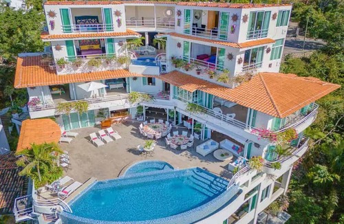 Alta Vista House | Casa Yvonneka 5-Star Luxury Villa