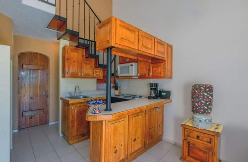 Zona Hotelera Apartment | Mexican-style apartment in the heart of the Los Cabos hotel zone.