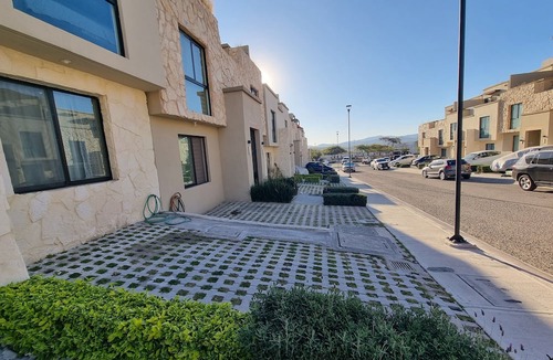 Queretaro House | Spacious House With Pool and Parking, Wi-Fi - Up to 14 Guests