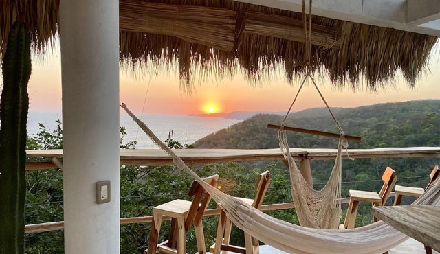 Casa con Palapa y Vista a la Increíble Playa del Pacífico en la Costa Oaxaqueña