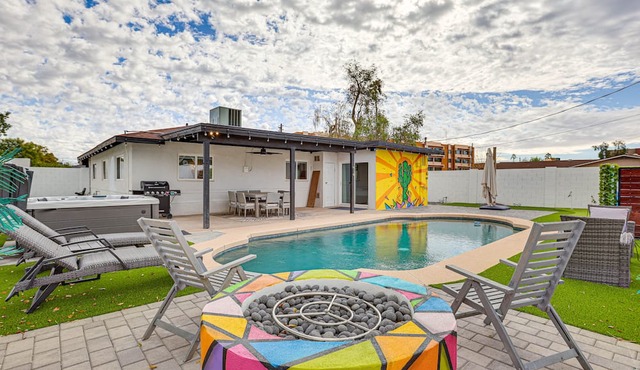 Phoenix Home: Pool, Hot Tub, Putting Green + More!