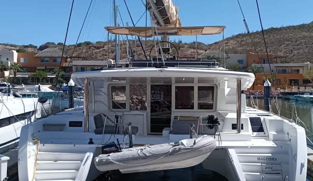 Sun-Kissed Sailing in Mar de Cortez: A Baja California Sur Beach Experience