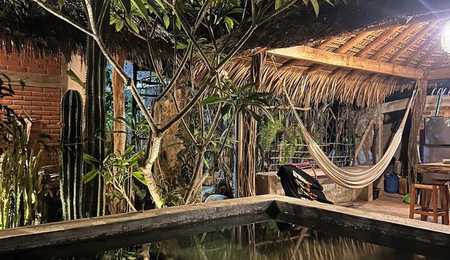 Tropical Getaway in Open Bungalow