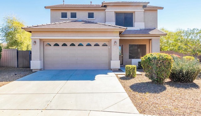 Spacious 4 Bedroom Home with Pool / Game room